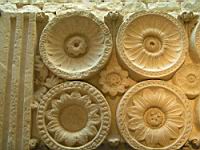 Cluny, Abbaye, Linteau aux marguerites, 12eme (2)